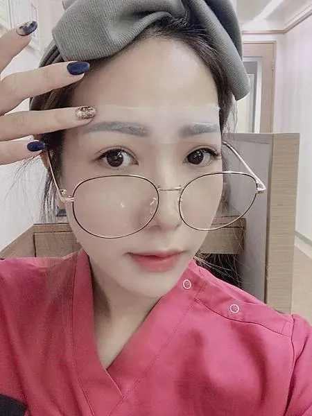 【柔霧眉零結痂全紀錄】艾偲維娜做的粉霧眉又自然又持久! 圖22