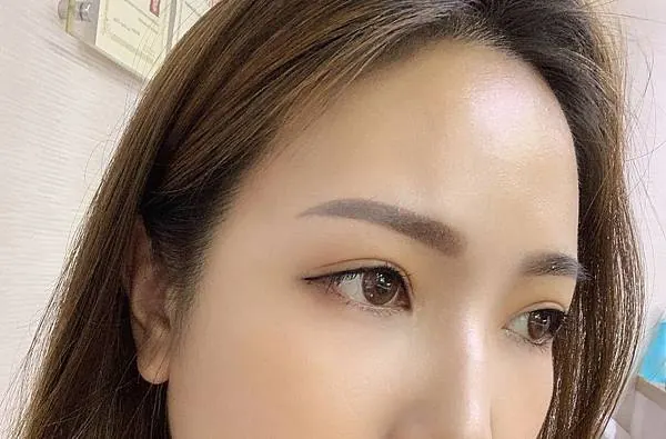 【柔霧眉零結痂全紀錄】艾偲維娜做的粉霧眉又自然又持久! 圖23